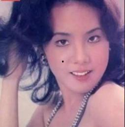 安井千惠年轻照片,初露锋芒的美丽瞬间